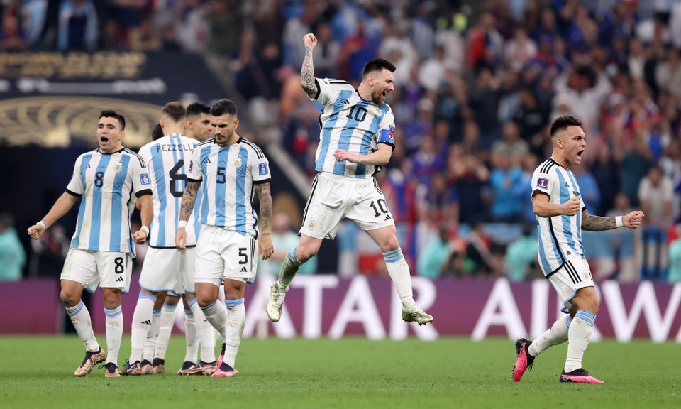 Argentina e campioană mondială pentru a treia oară în istorie, după o finală istorică împotriva Franței. A fost 2-2 după 90 de minute, 3-3 după 120 și 4-2 la loviturile de departajare
