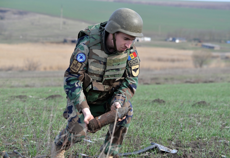 Echipa de deminare a Brigăzii infanterie motorizată „Dacia” a identificat în centrul localității Copceac, raionul Ceadîr Lunga, peste 155 de obiecte explozive — proiectile de artilerie, grenade de mână, bombe de aruncător și cartușe