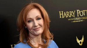 Scriitoarea care a dat naștere fenomenului Harry Potter a trecut de la agonie la extaz în decurs de câțiva ani. De la o mamă singură, falită și cu gânduri suicidale, J.K. Rowling a ajuns miliardară și una dintre cele mai influente persoane din Marea Britanie