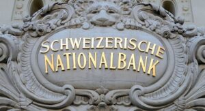 Banca Națională Elvețiană (BNS) a înregistrat o pierdere anuală de 132 de miliarde de franci elvețieni (143 de miliarde de dolari) în 2022, cea mai mare din istoria sa de 115 ani, în condițiile în care piețele de acțiuni și de instrumente cu venit fix au înregistrat scăderi