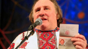 Actorul francez Gerard Depardieu, care s-a mutat în Rusia în 2013, a vrut să scape de taxele prea mari din patria sa și chiar a primit temporar bonusuri de la Kremlin. Cu toate acestea, viața fără griji a „noului rus” nu a durat atât de mult pe cât se aștepta el.