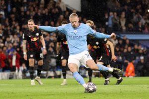 Erling Haaland a avut parte de o seară fantastică în UEFA Champions League, reușind să înscrie de 5 ori în poarta lui RB Leipzig. „Cetățenii” s-au impus cu 7-0 în returul din optimi și au obținut calificarea în sferturile de finală ale competiției