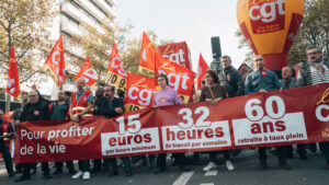 Aproximativ 150 de polițiști au fost răniți și peste 170 de demonstranți au fost reținuți în a 9-a zi de proteste în masă împotriva reformei pensiilor. Ministerul de Interne susține că la proteste au participat peste un milion de persoane.