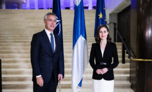 Finlanda va deveni marți, cel de-al 31-lea membru al NATO, imediat înaintea unei reuniuni de două zile a miniștrilor de externe aliați, a anunțat secretarul general Jens Stoltenberg.