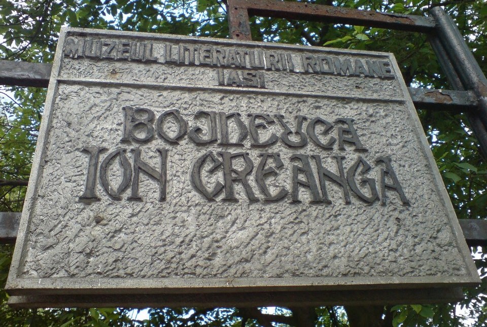 „Bojdeuca de casuta” cum o numeste insusi Ion Creanga (1 martie 1837 – 31 decembrie 1889), construita inainte de anul 1850, in mahalaua Ticau, „ce-i mai zic si Valea Plingerei”, a devenit muzeu memorial (primul muzeu memorial de literatura din Romania) la 15 aprilie 1918.
