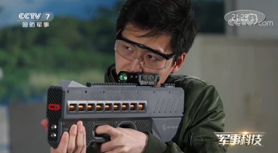 China a demonstrat un pistol electromagnetic care trage proiectile în formă de monede, a spus mass-media de stat care ar putea fi folosită pentru a opri tulburările publice violente.