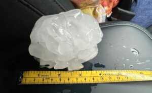 În Texas, luna aprilie și începutul lunii mai reprezintă perioada cu cel mai ridicat risc de vreme severă, inclusiv tornade. Anul acesta, activitatea vremii a fost deosebit de intensă, cauzând 63 de decese.