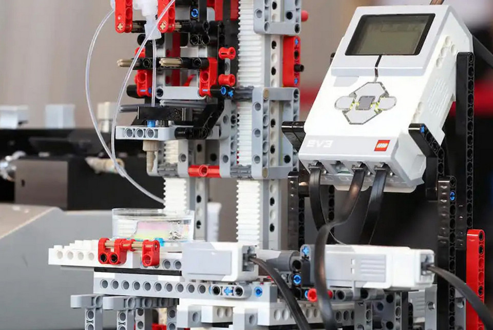 Unul dintre cele mai impresionante rezultate ale muncii savanților este crearea de piele umană sintetică folosind o imprimantă 3D. Această piele poate fi folosită pentru a studia procesul de vindecare a rănilor și pentru a dezvolta noi tratamente. Savanții plănuiesc să imprime alte tipuri de țesut, cum ar fi vasele de sânge și nervii.