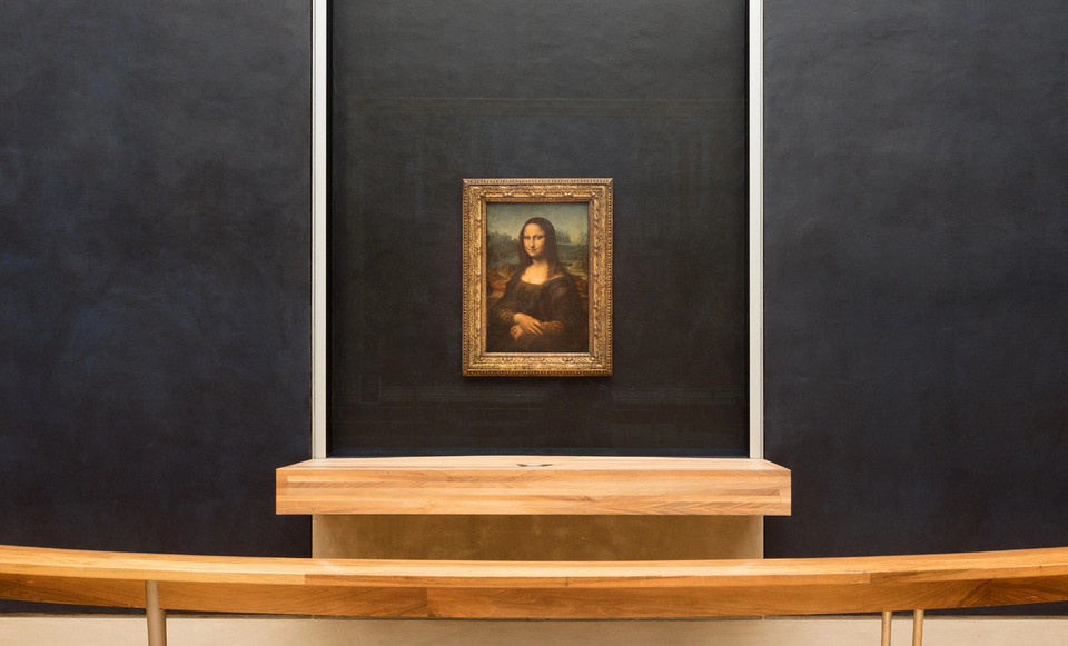 La 2 mai 1519, lumea a pierdut unul dintre cei mai mari artiști și inventatori ai tuturor timpurilor - Leonardo da Vinci. Geniul italian a fost cunoscut pentru multe realizări remarcabile, însă posibil cel mai cunoscut lucru pe care l-a creat este Mona Lisa, o pictură enigmatică care a captivat imaginația oamenilor timp de secole.