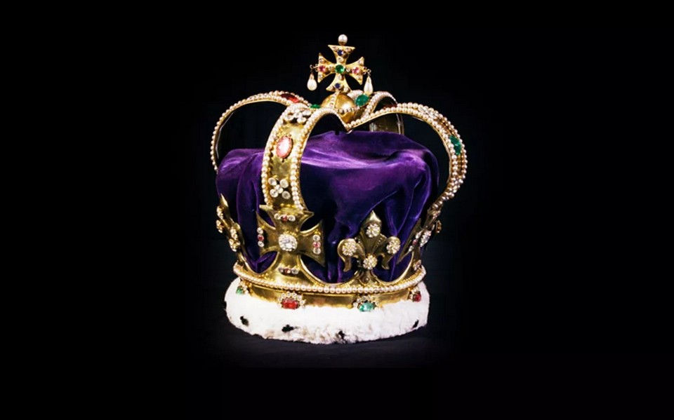 Astăzi, regele Charles al III-lea va fi încoronat la Westminster Abbey din Londra, devenind astfel al patruzeci și unu-lea monarh încoronat în această celebră abatie. Westminster Abbey a fost locul în care s-au desfășurat încoronările regale încă din anul 1066, când William Cuceritorul a devenit primul monarh uns rege.